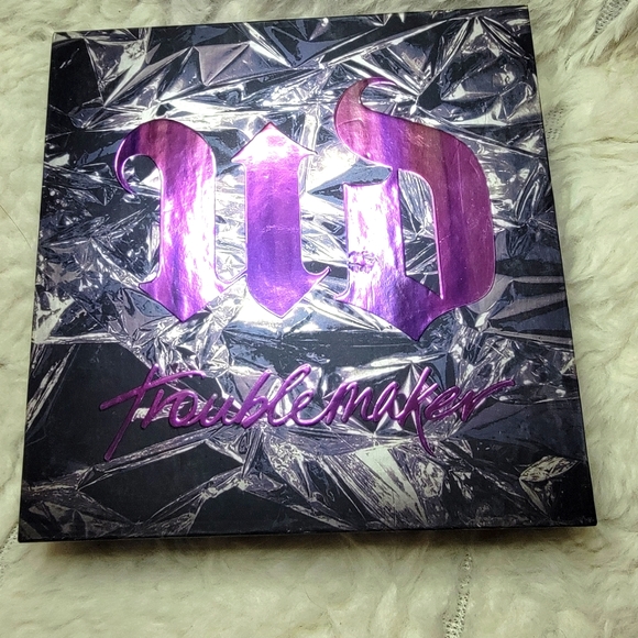 💥DISCONTINUED EXCLUSIVE LIMITED EDITION💥Urban Decay Troublemaker Palette! - Picture 2 of 7